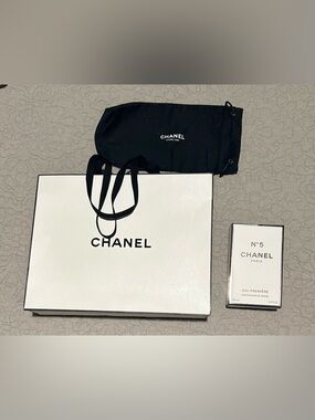 CHANEL N°5 Eau Première Box and Bag